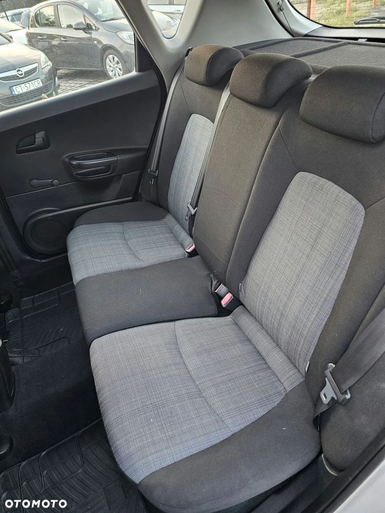 Kia Ceed - 32