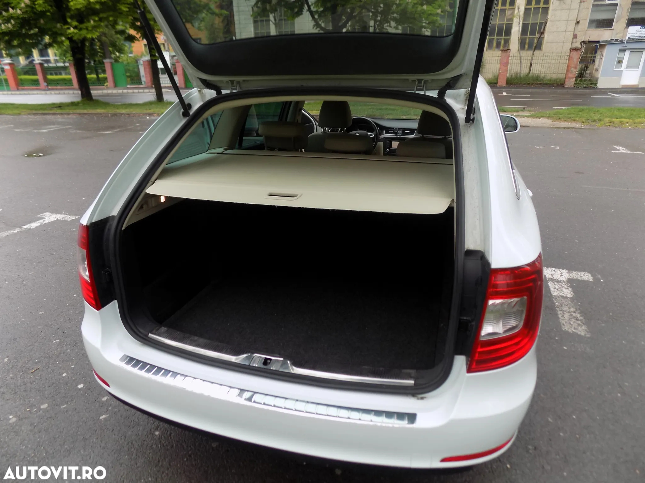 Skoda Superb Combi 2.0 TDI Elegance - 22