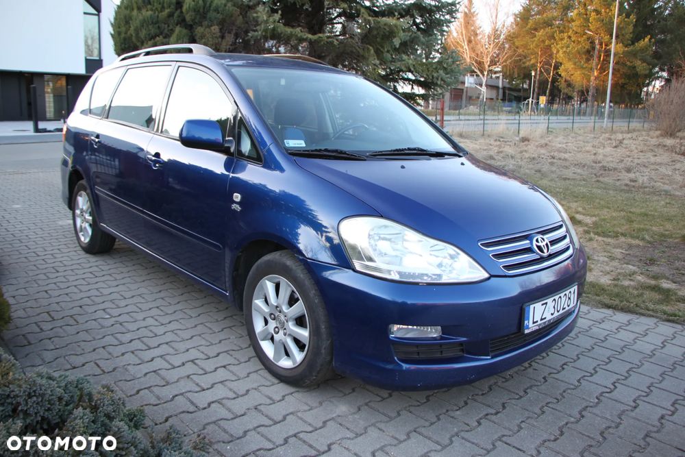 Toyota Avensis Verso D-4D - 3