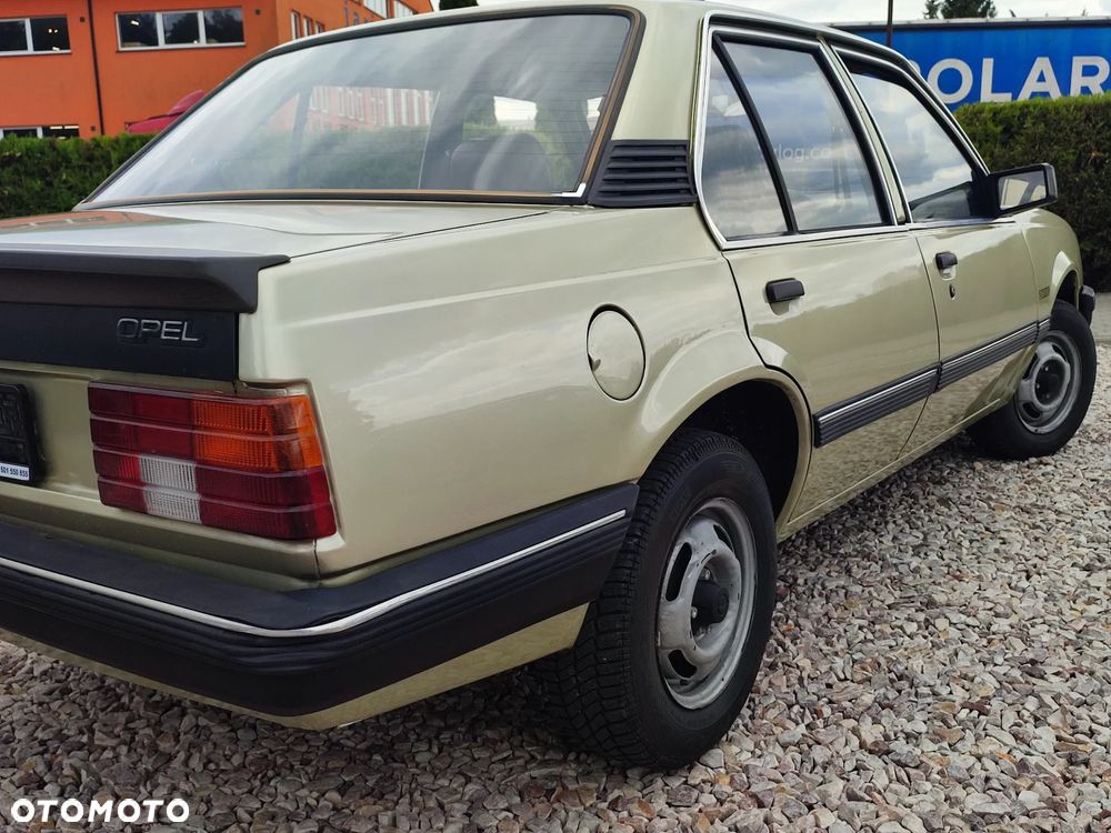 Opel Ascona - 12