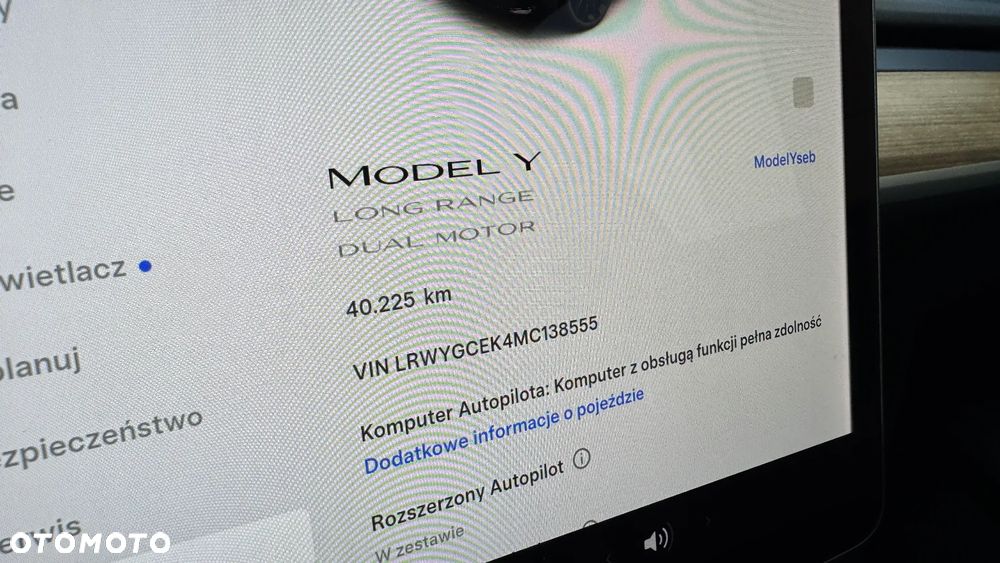 Tesla Y Long Range AWD - 28