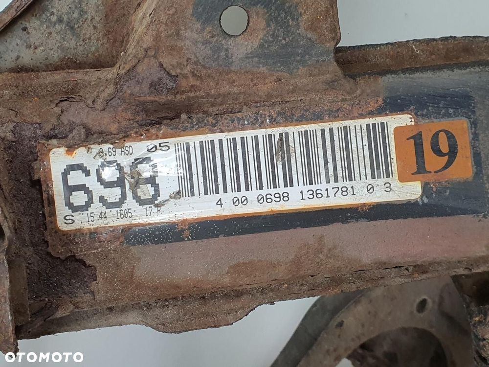 ZAWIESZENIE WÓZEK SANKI BELKA OŚ TYŁ MERCEDES W124 - 8