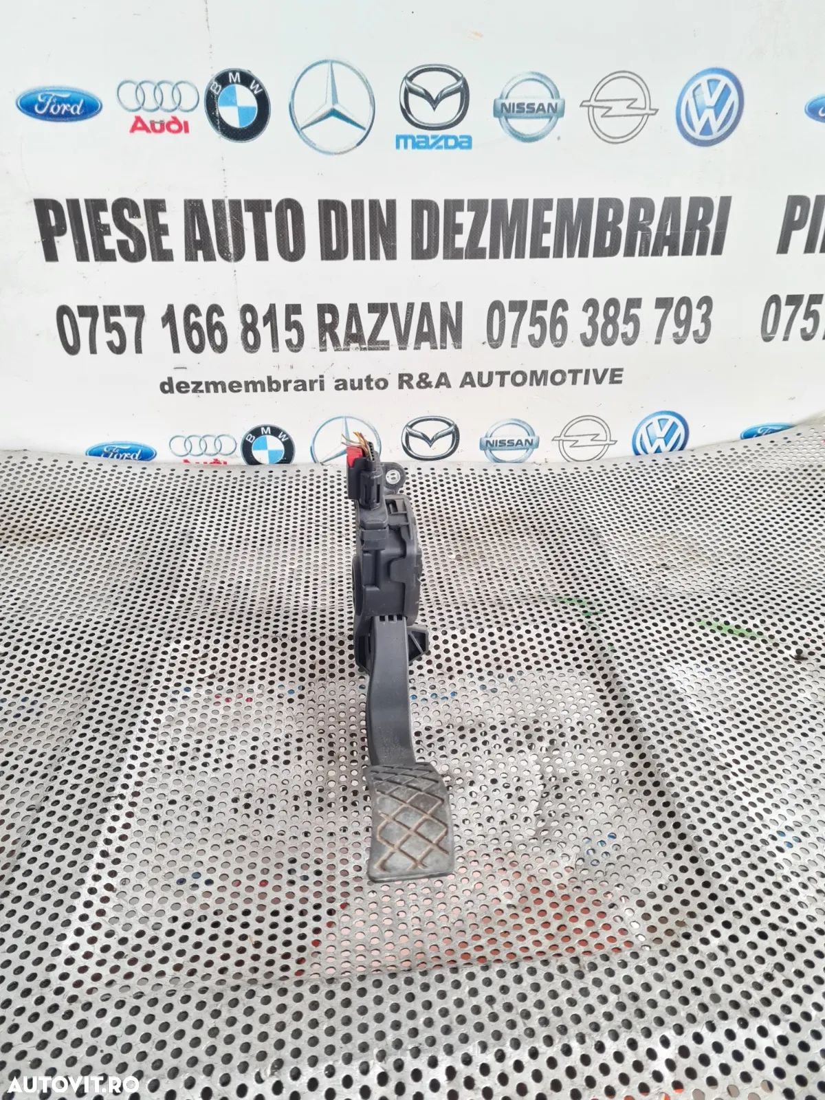Pedala Acceleratie Audi A5 An 2008-2009-2010-2011-2012-2013-2014-2015 Volan Stanga Cod 8K1723523A Dezmembrez Audi A5 Facelift 2.0 Tdi Automat Motor CJC Cutie Automata NYM Volan Stanga Xenon - 2