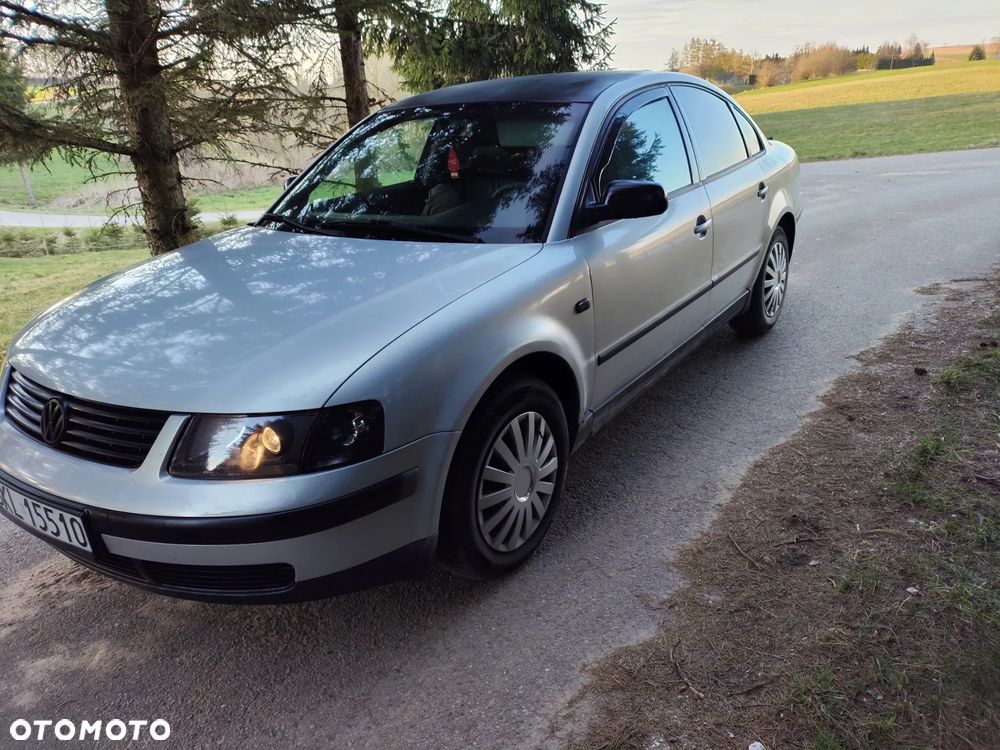 Volkswagen Passat 1.8 Trendline - 1