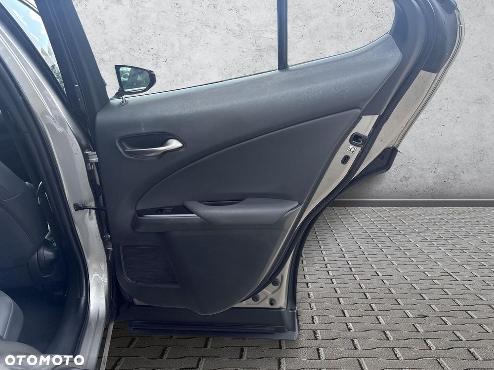 Lexus UX - 18