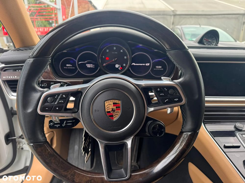 Porsche Panamera - 11