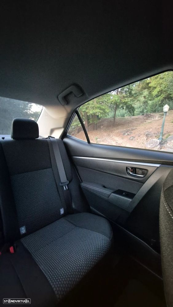 Toyota Corolla 1.33 VVT-i Exclusive+Navi - 6