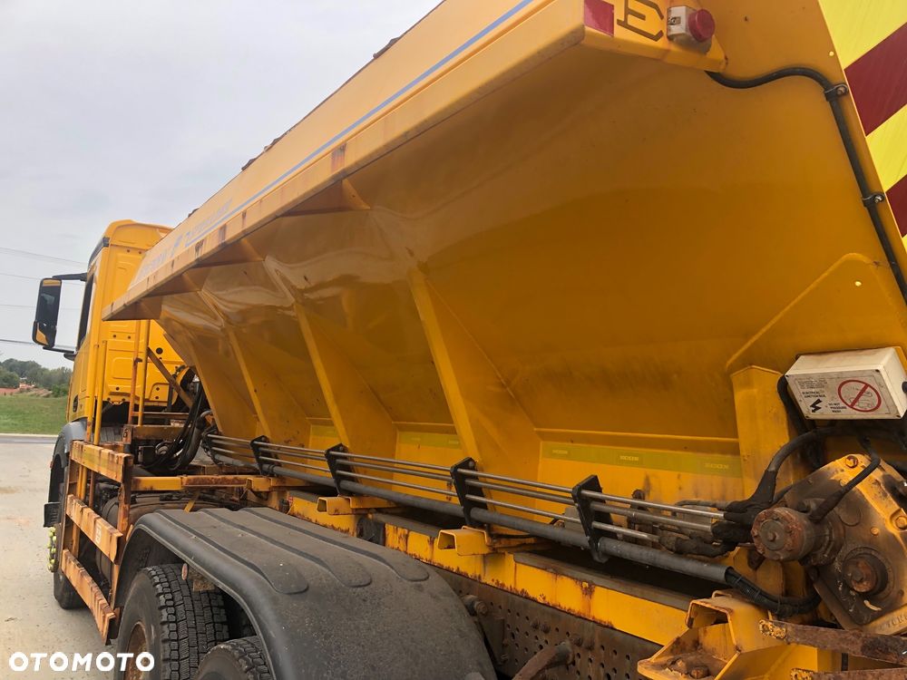 Mercedes-Benz Arocs 3333 6x6 piaskarka solarka econ pług schmidt - 8