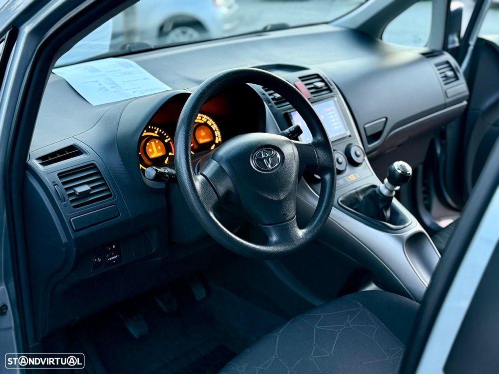 Toyota Auris 1.4 D-4D Exclusive - 13