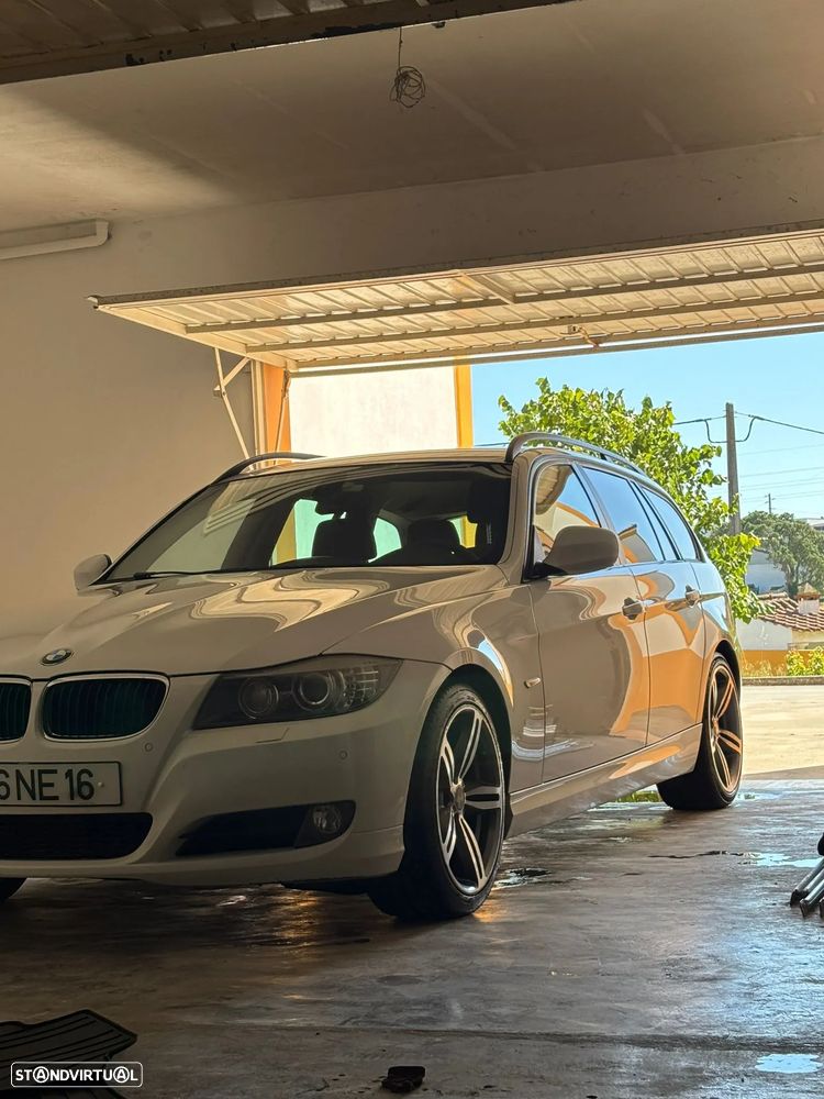 BMW 320 d Sport - 1