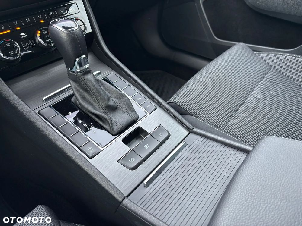Skoda Superb 2.0 TDI SCR Style DSG - 22