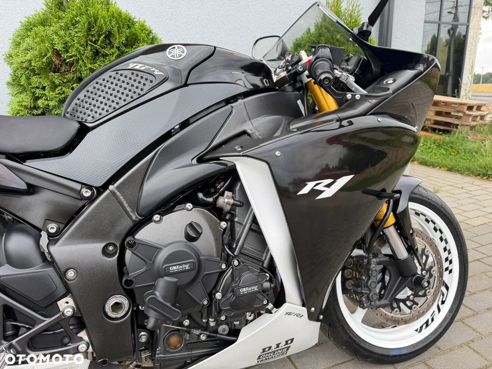 Yamaha R1 - 16
