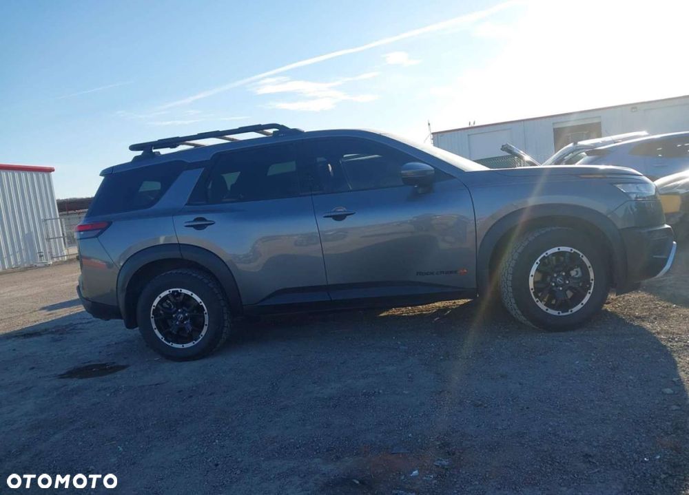 Nissan Pathfinder - 8