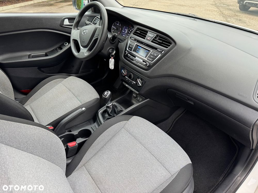 Hyundai i20 1.1 CRDi YES Silver - 9