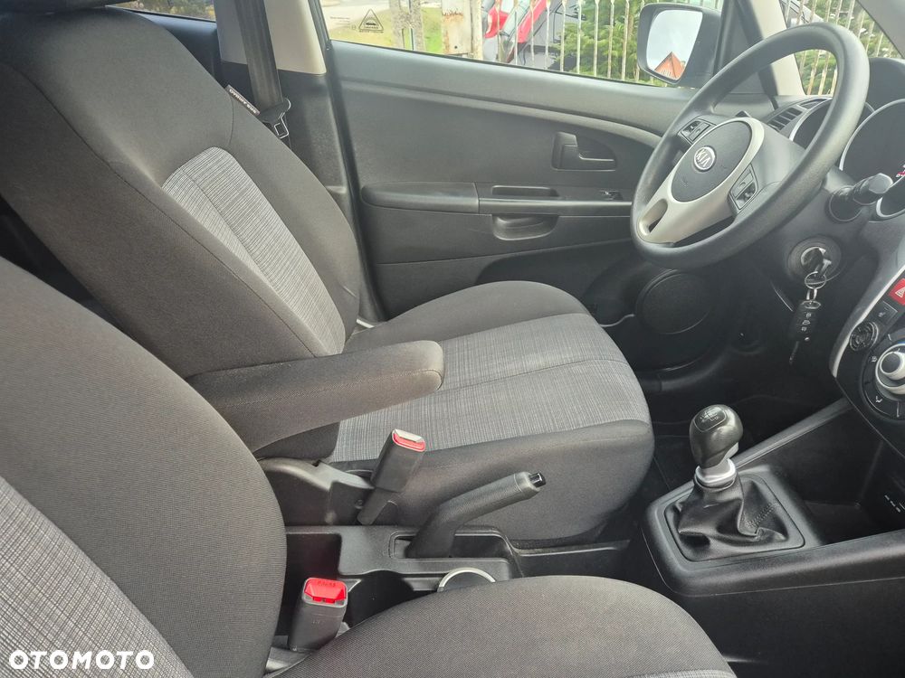 Kia Venga 1.4 CVVT ISG Vision - 10