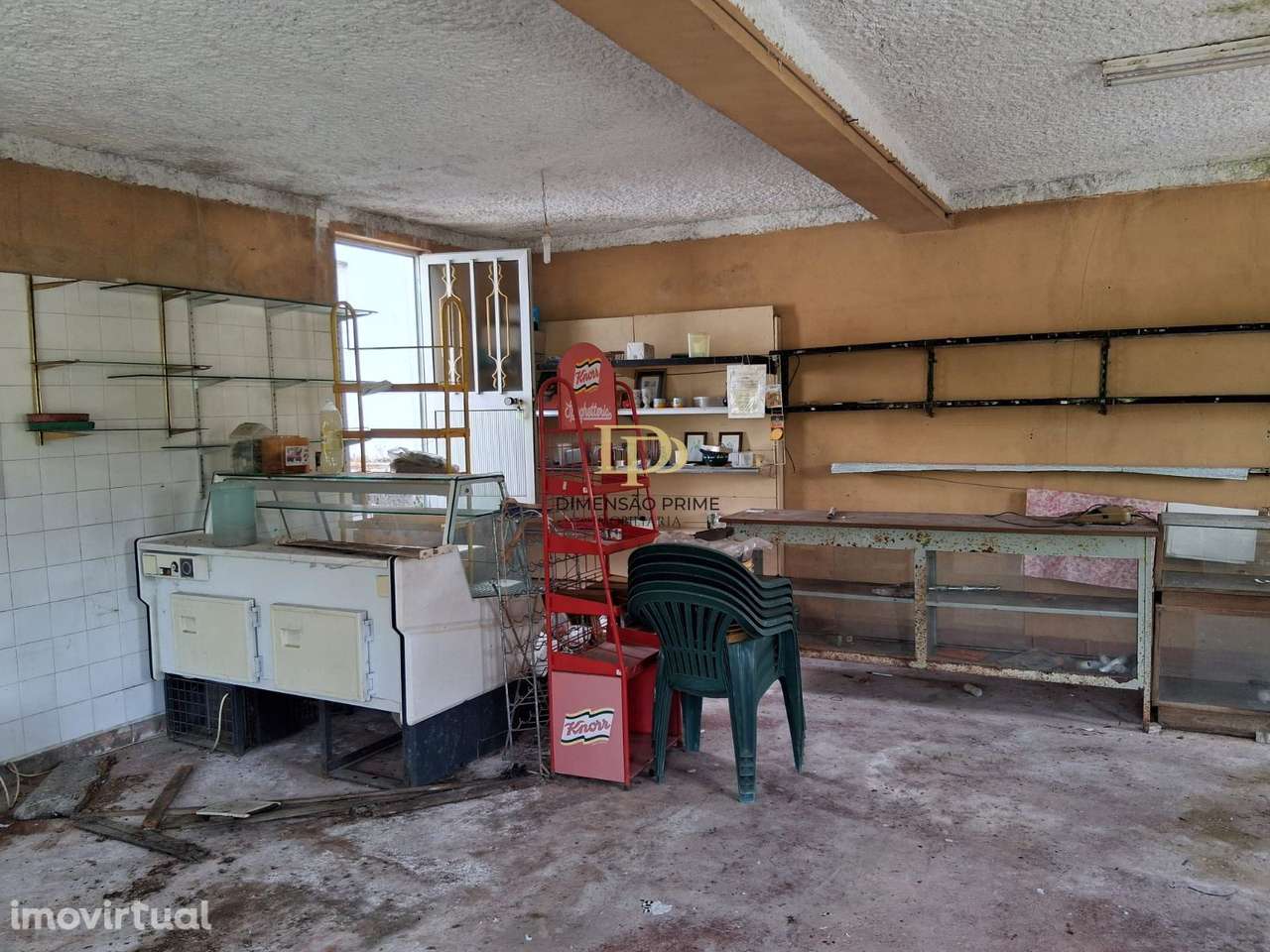 Espaço Comercial/Serviços 1 andar e R/C (garagem) com área de 60m2 ... - Grande imagem: 3/7