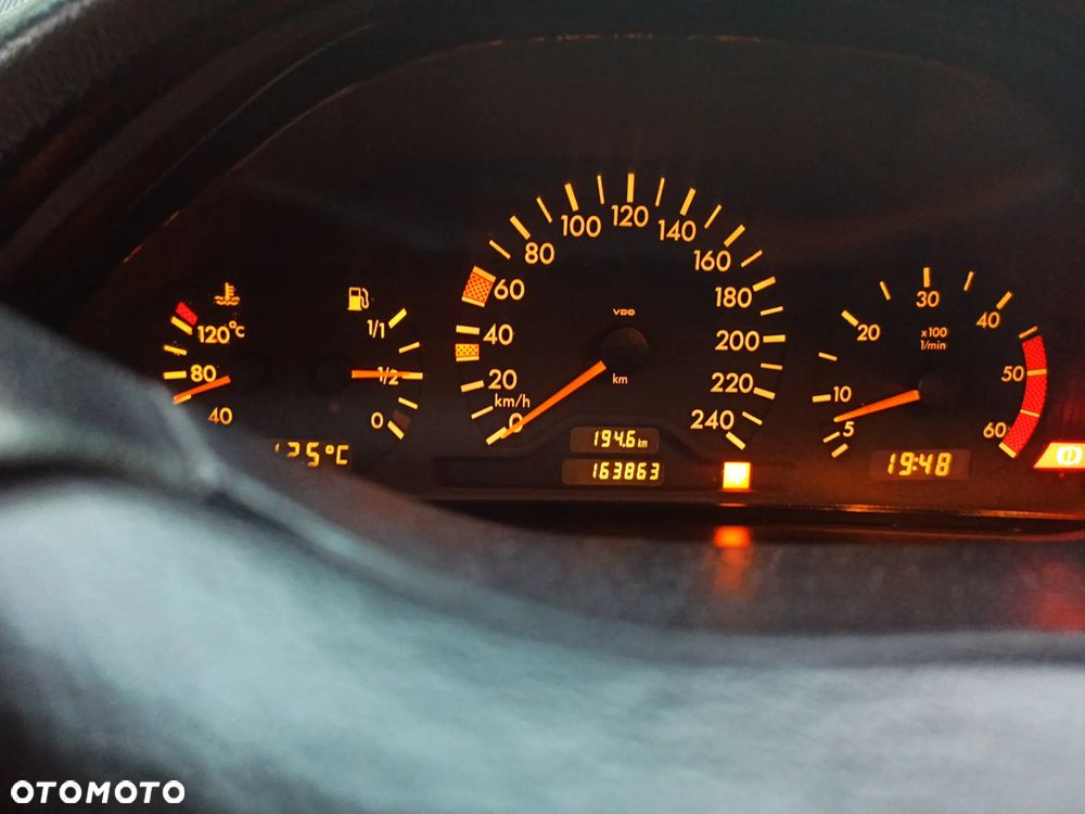 Mercedes-Benz Klasa E 220 CDI Avantgarde - 27