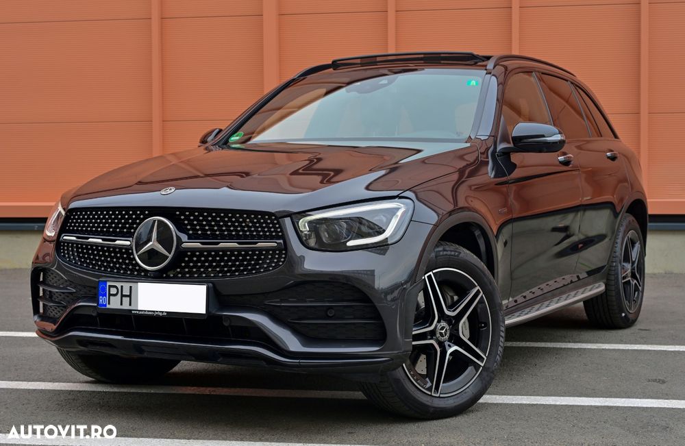 Mercedes-Benz GLC 300 e 4Matic 9G-TRONIC AMG Line Plus - 1