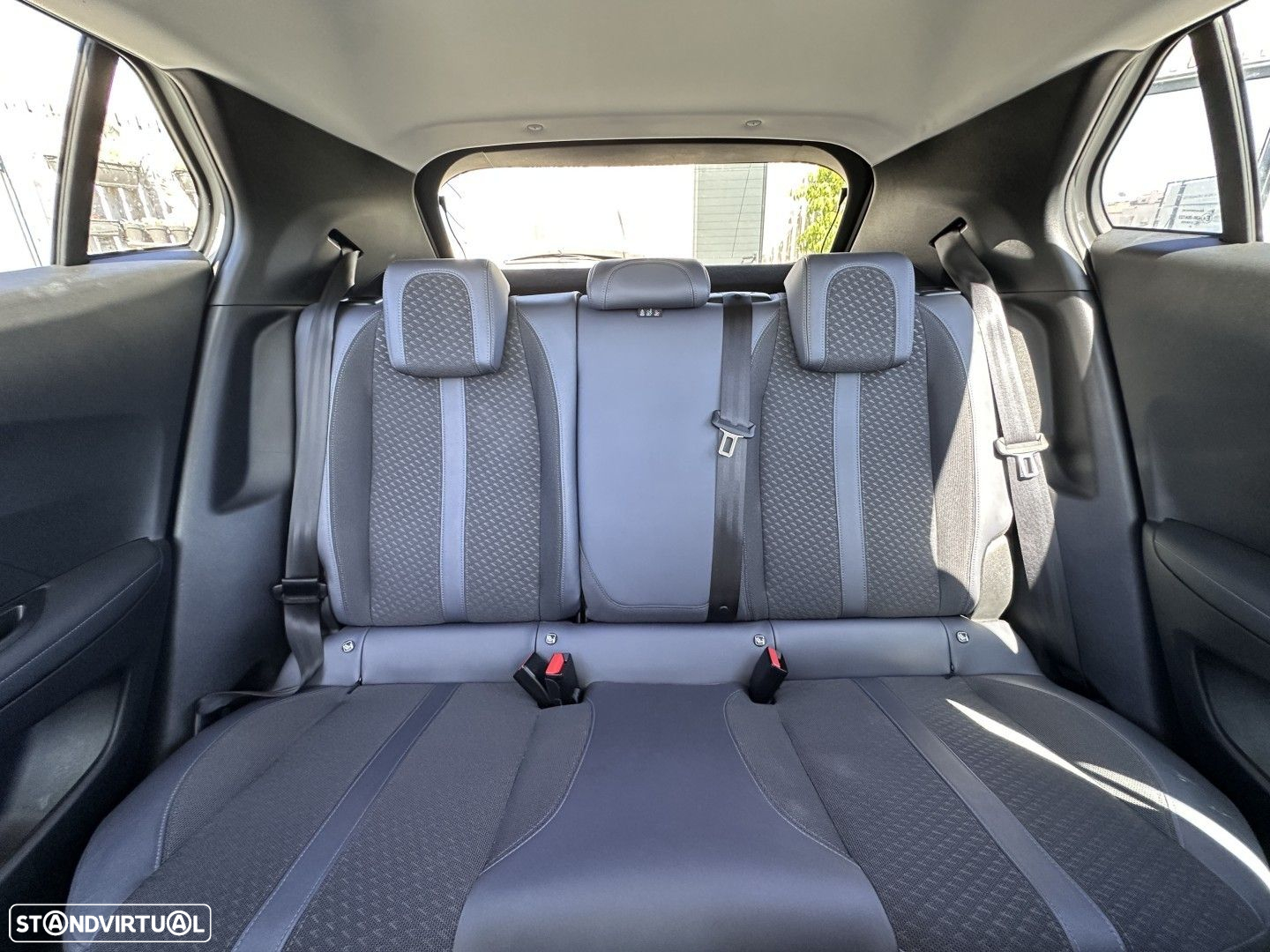 Peugeot 2008 1.2 PureTech Active - 8