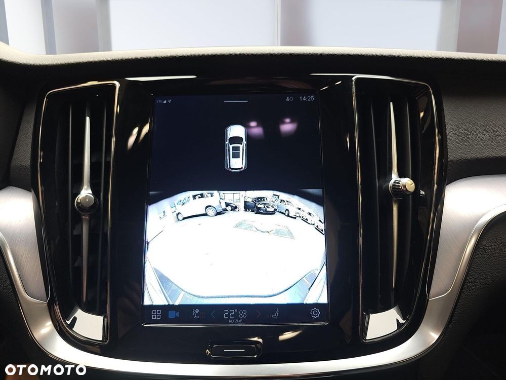 Volvo V60 T6 AWD Plug-In Hybrid Core - 12
