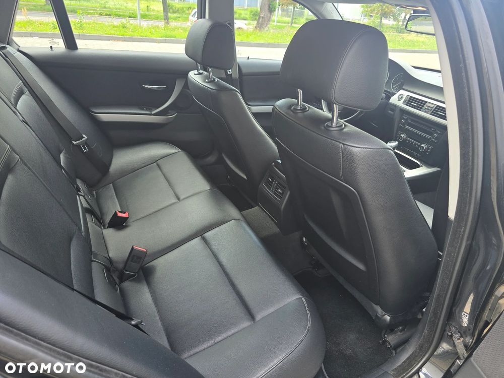 BMW Seria 3 320i - 13