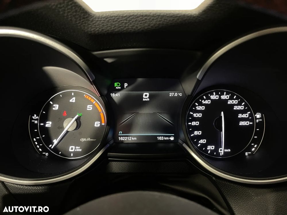Alfa Romeo Stelvio 2.2 16V AT8 - 25