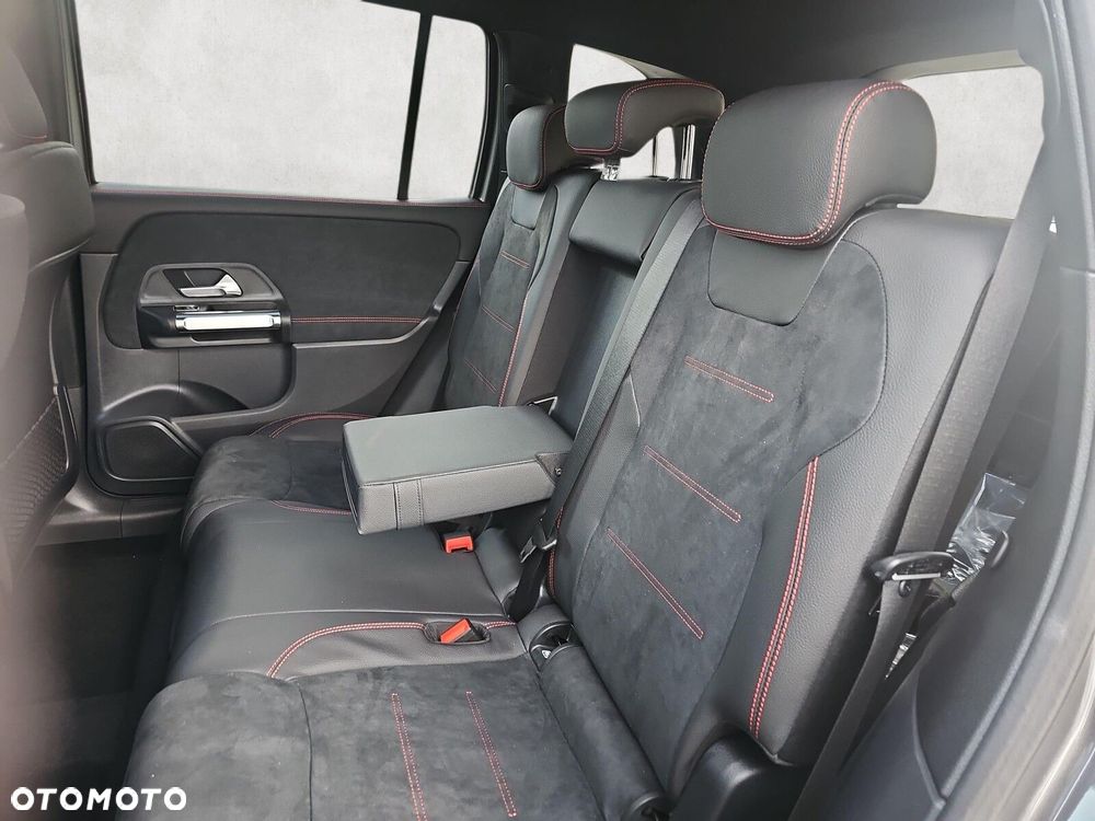 Mercedes-Benz GLB - 12