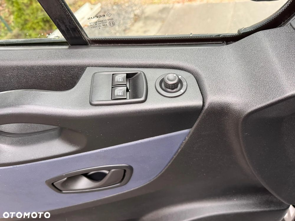 Opel VIVARO BRYGADÓWKA 6 MIEJSC KLIMATYZACJA - 28