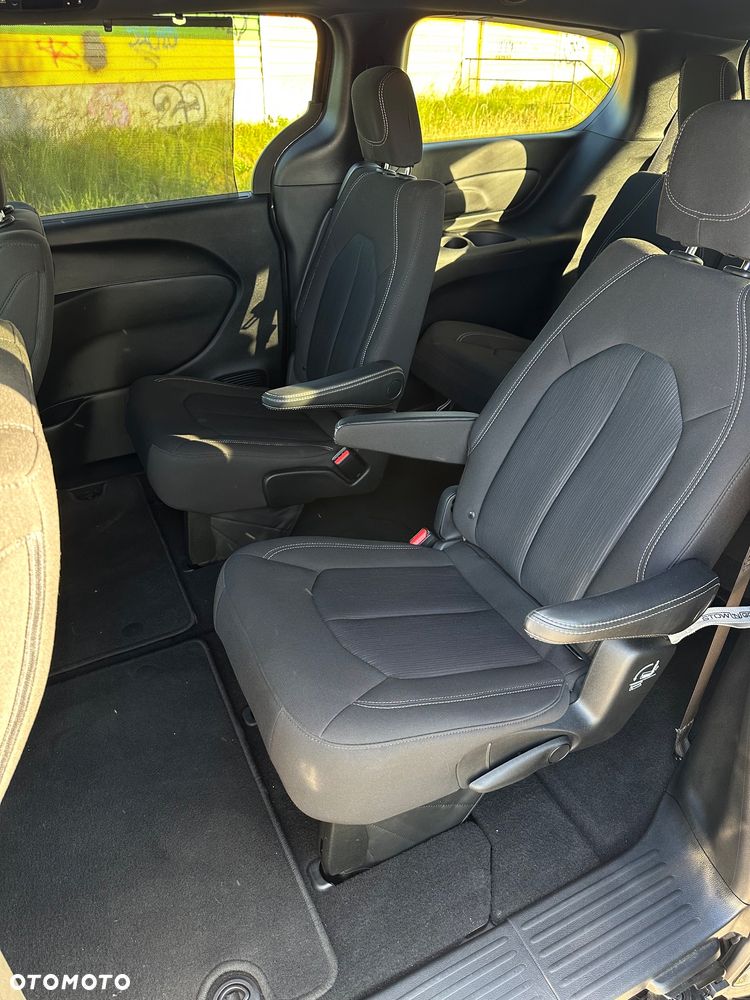 Chrysler Pacifica - 28