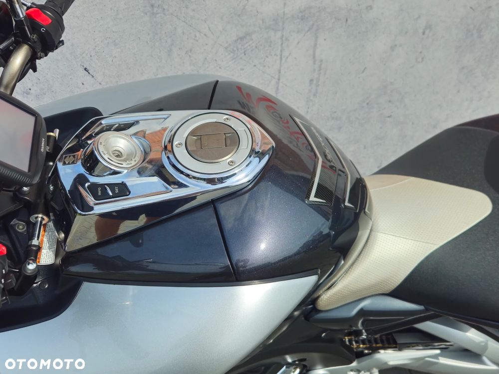 Suzuki GSX - 12