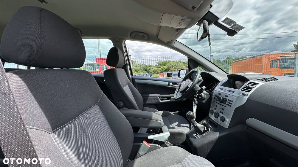 Opel Zafira 1.8 Sport - 32