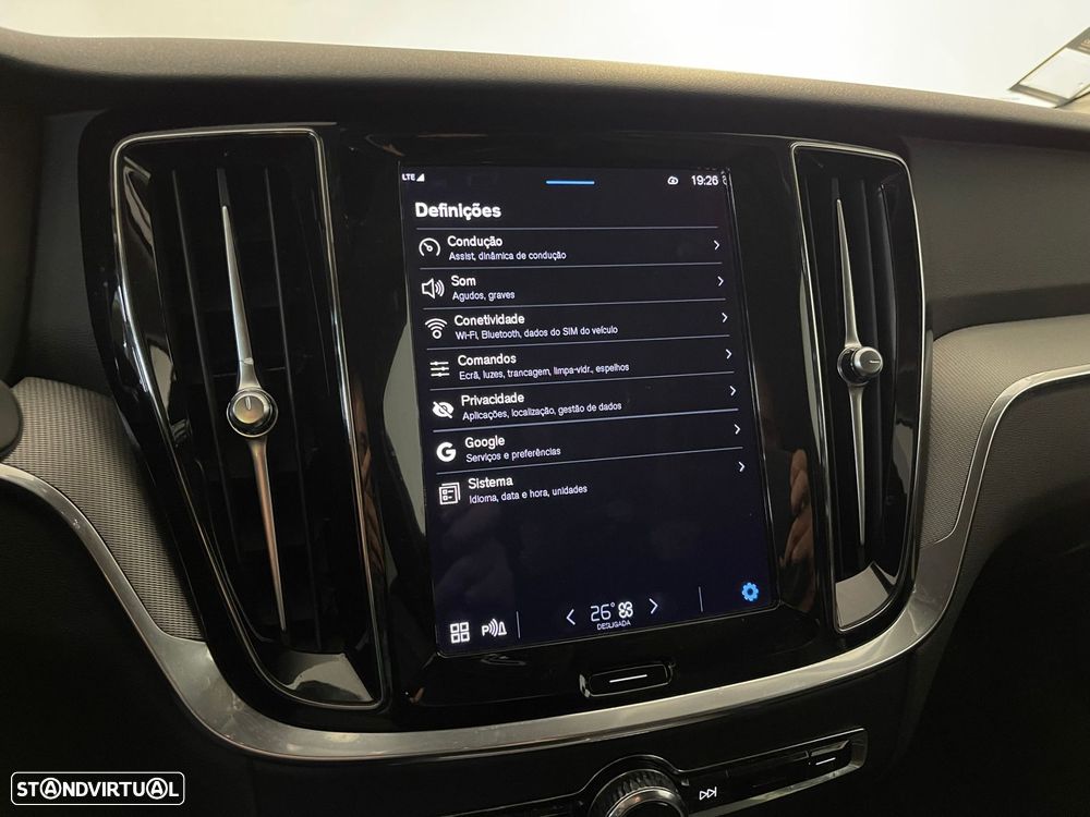 Volvo V60 2.0 B4 Momentum Geartronic - 23