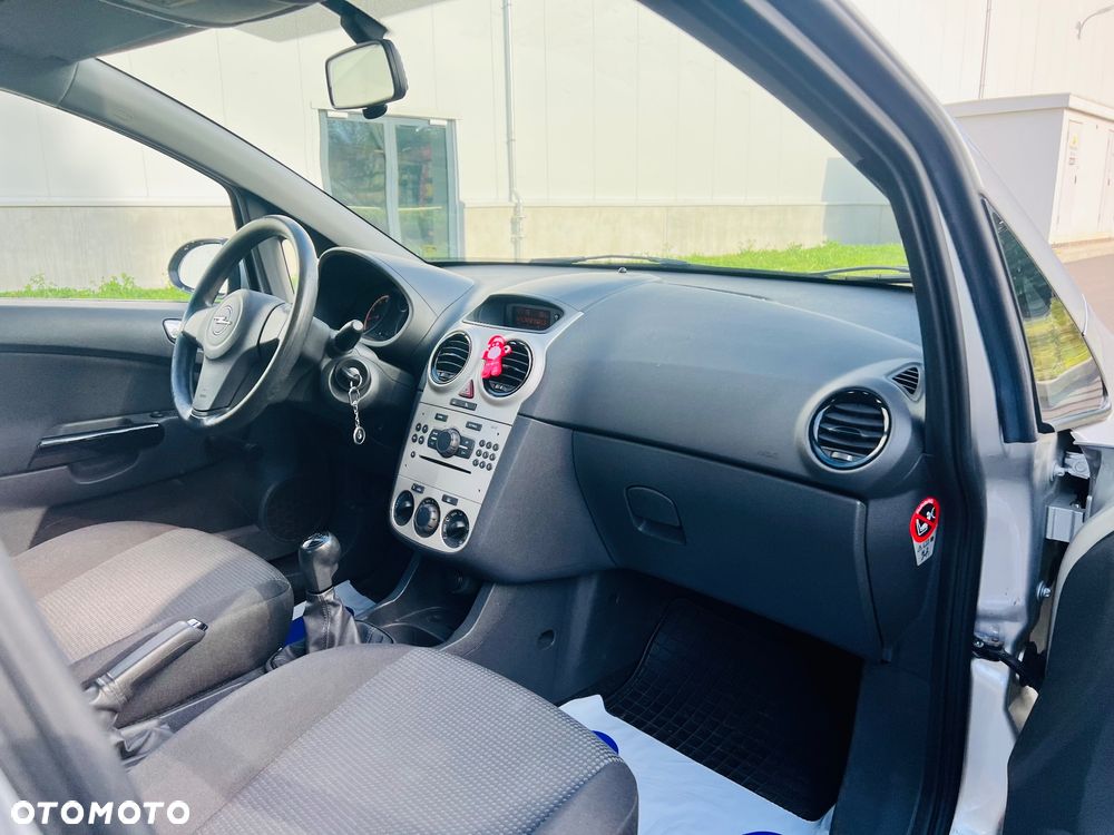 Opel Corsa 1.2 16V Essentia - 29