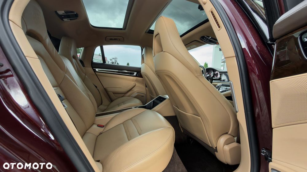 Porsche Panamera 4S - 31