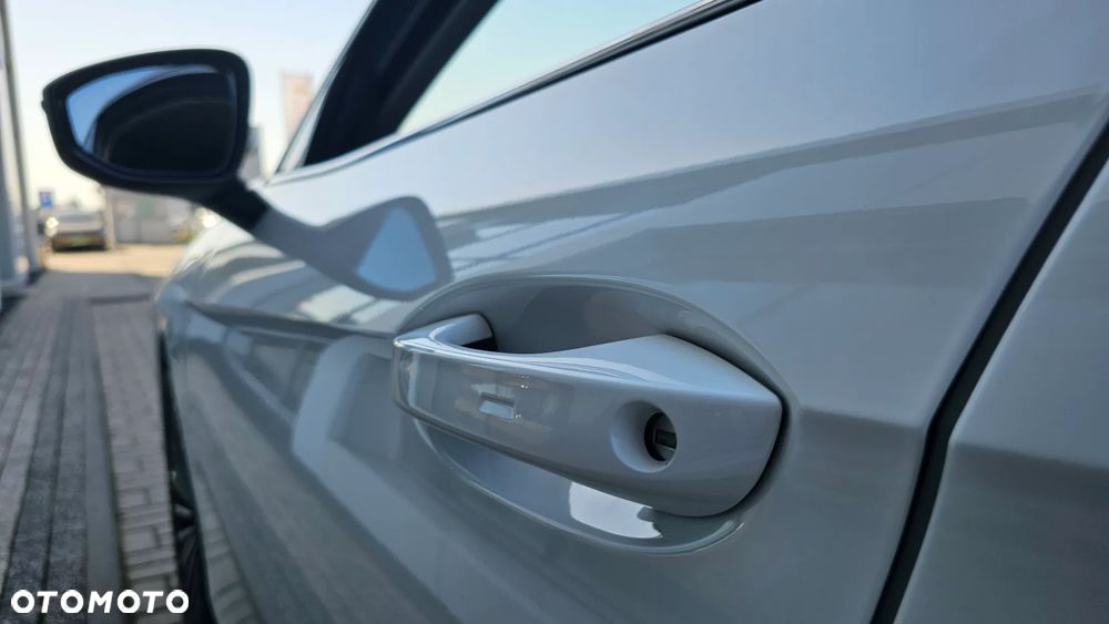 Volkswagen Passat - 12