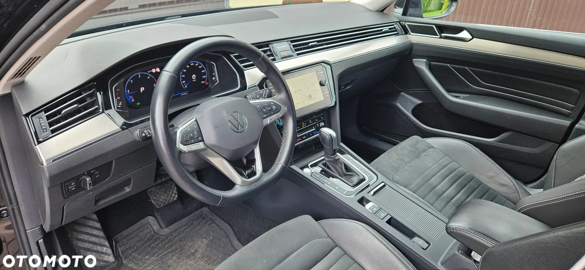Volkswagen Passat Variant 2.0 TDI SCR DSG 4Motion Elegance - 14