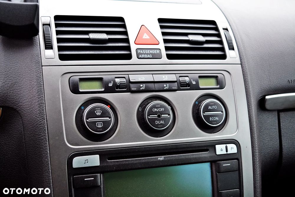 Volkswagen Touran 2.0 TDI Highline DSG - 13