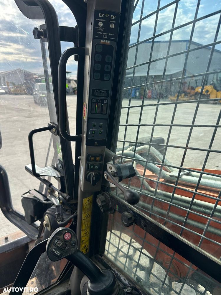 Case SR 250 Loader - 10