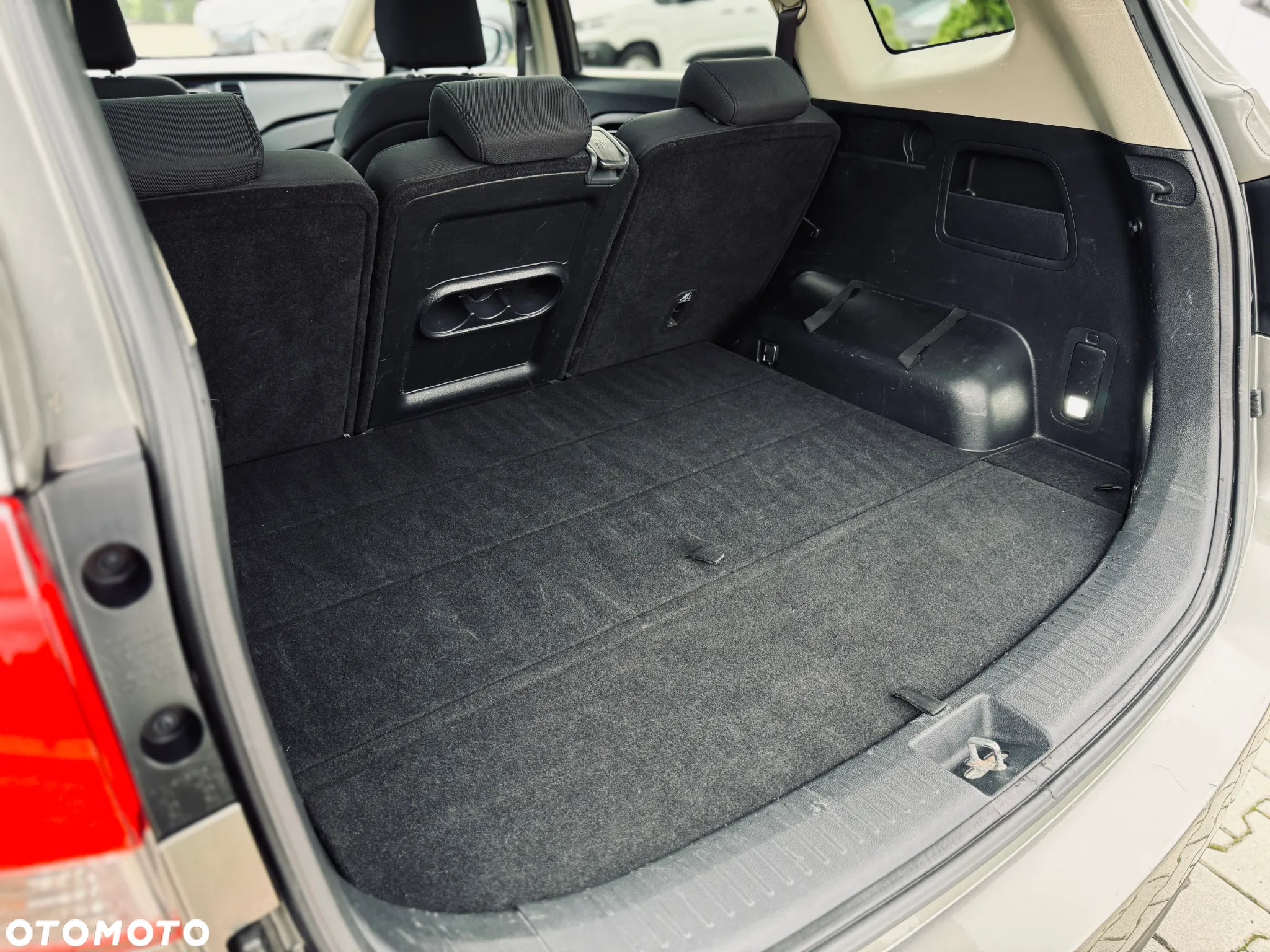 Kia Carens 1.7 CRDi M - 17