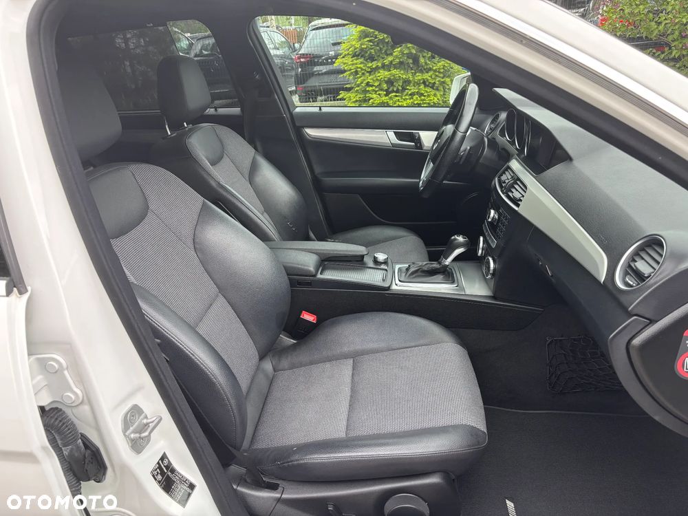 Mercedes-Benz Klasa C 250 CDI DPF Automatik BlueEFFICIENCY Avantgarde - 26