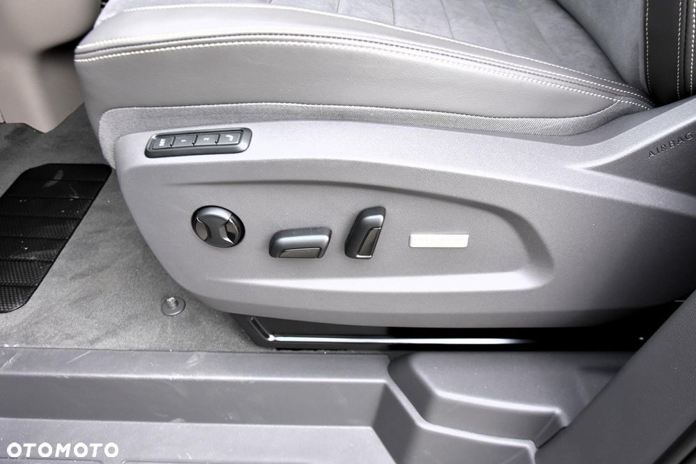 Volkswagen Multivan - 24