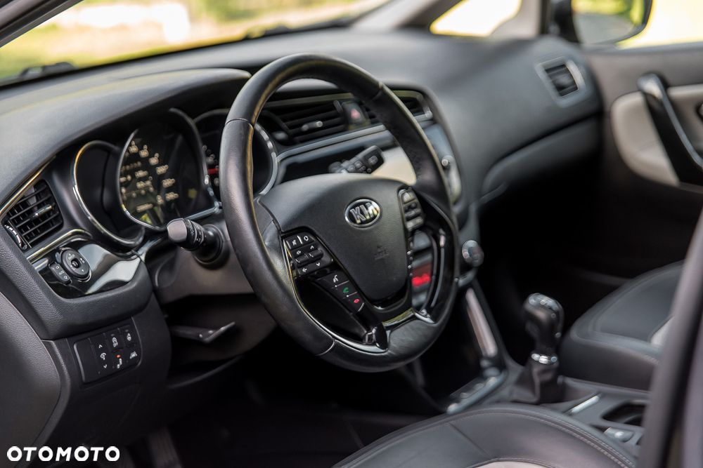 Kia Ceed 1.6 CRDi 136 ISG Platinum Edition - 27