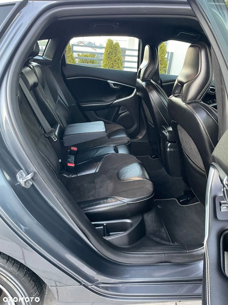 Volvo V40 D2 R Design - 19