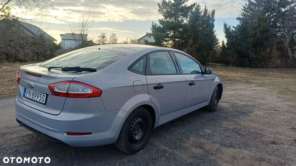 Ford Mondeo 2.0 Ambiente - 11