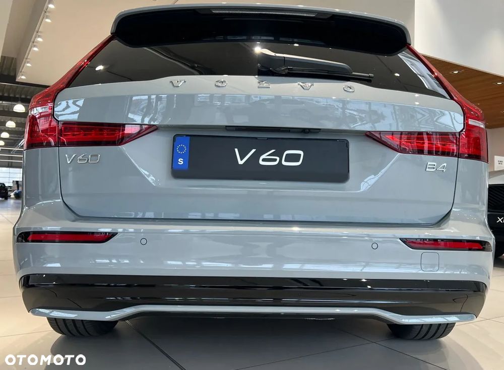 Volvo V60 B4 B DKG Plus Dark - 35