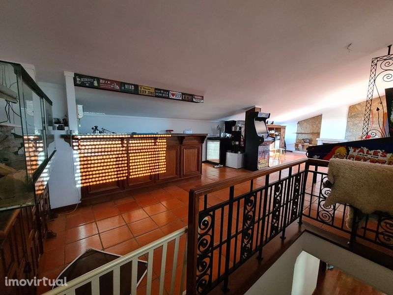 T4 Duplex, 227m², terraço, garagem fechada para 2 carros. - Grande imagem: 4/12