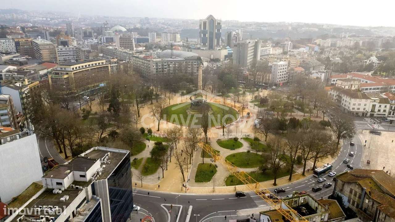 T4 c/ Terraço e Garagem Box na Boavista - Grande imagem: 2/19