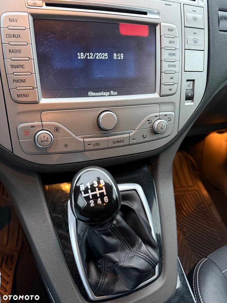 Ford Kuga 2.0 TDCi 2x4 Titanium - 12