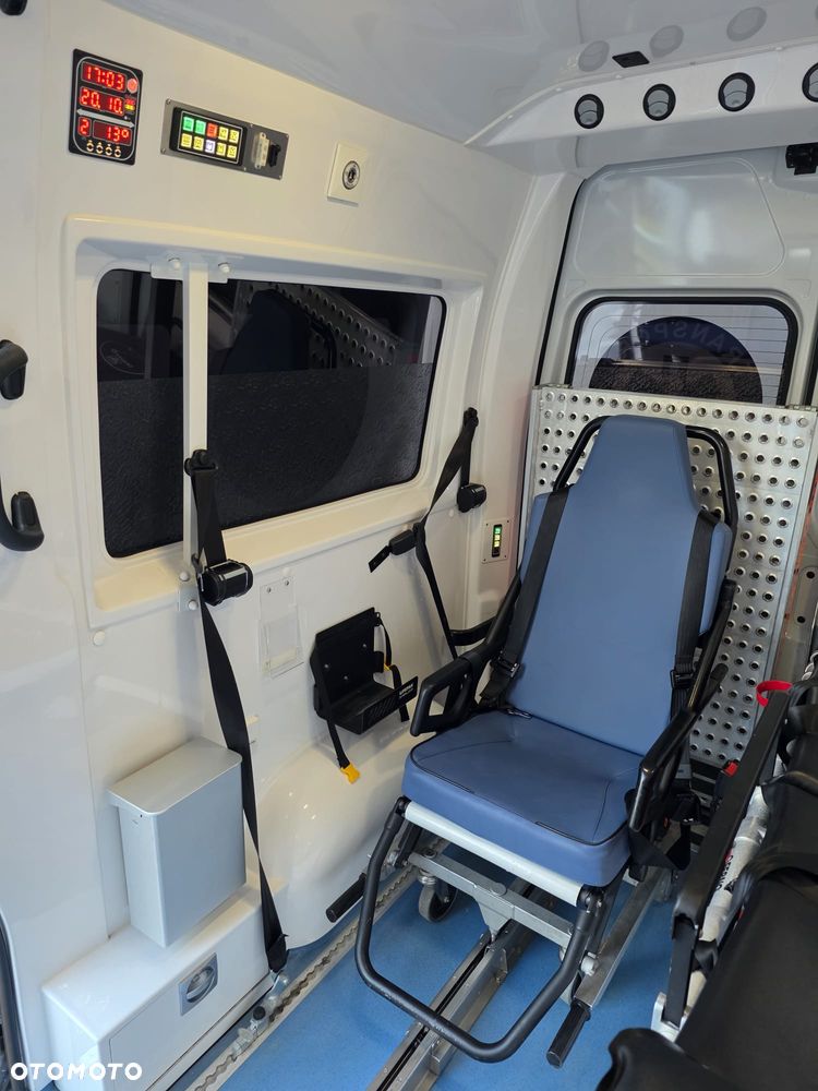 Renault Master Ambulans karetka - 33