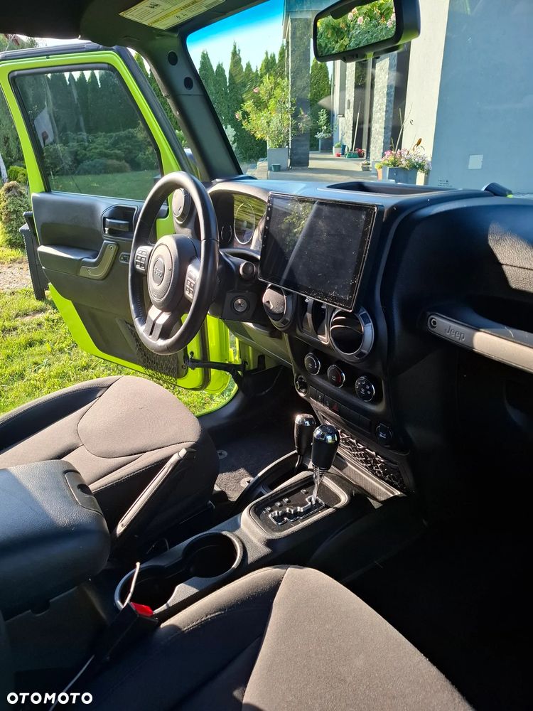 Jeep Wrangler - 16
